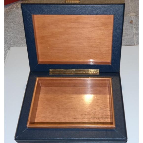 Vintage Italian Tooled Leather and Wood Hinged Jewelry Trinket Box 6.5 X 5 inch - Picture 8 of 8